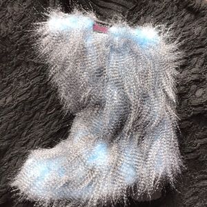 Fur boots